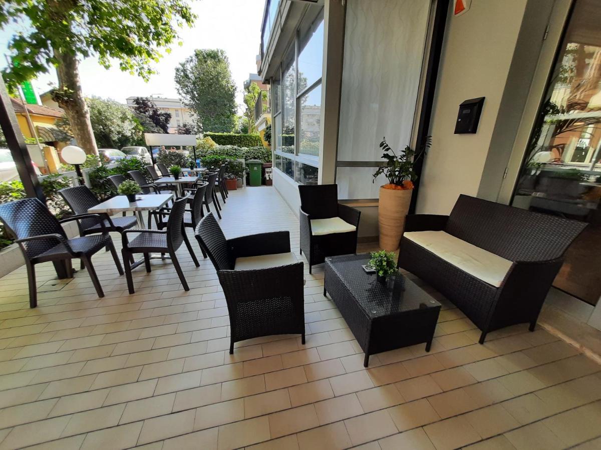 Hotel Barbiani Riccione Exterior photo